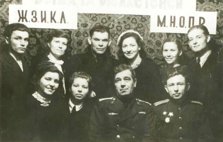 Металлурги в гостях у подшефных летчиков (1950 г.) Металлурги в гостях у подшефных летчиков (1950 г.)