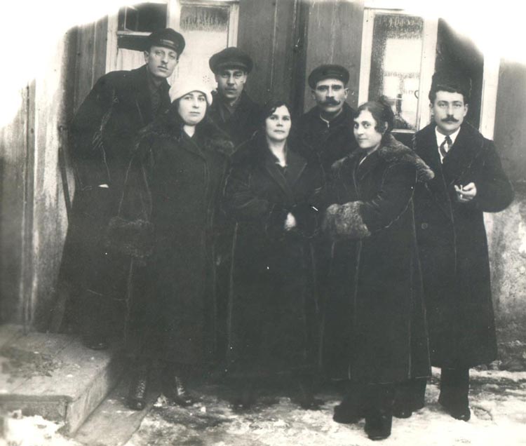 Совет старост и первый завком профсоюза ТМЗ. 1918 год Совет старост и первый завком профсоюза ТМЗ. 1918 год