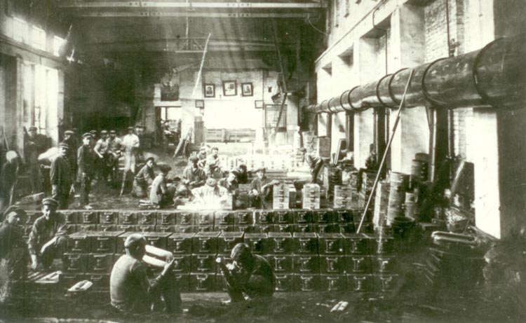 1930-й год. Литейный цех 1930-й год. Литейный цех