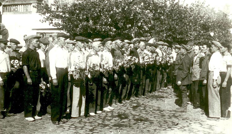 Июнь 1941 года. Уходили на фронт металлурги. Июнь 1941 года. Уходили на фронт металлурги.